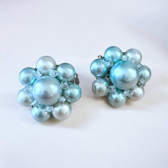 Vintage 1950s Icy Blue Faux Pearl Beaded Cluster Clip Earrings Mid Century Japan - Picture 2 of 12